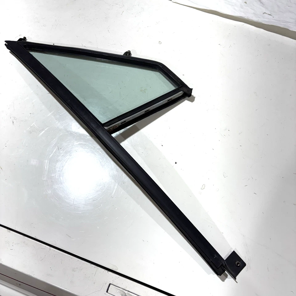1995-2002 Jeep Cherokee quarter glass (RH passenger side) front quarter window - Image 4 of 4