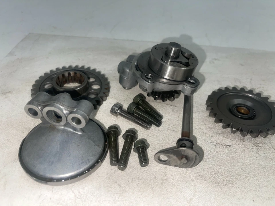 2002 98-02 Yamaha YZ426F BOMBA DE ÓLEO FABRICANTE DE EQUIPAMENTO ORIGINAL ASSY - Imagem 2 de 4