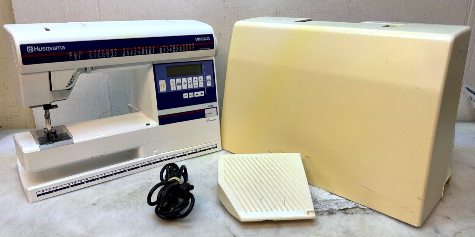 Husqvarna Viking Freesia 425 Sewing Machine T0401 eBay