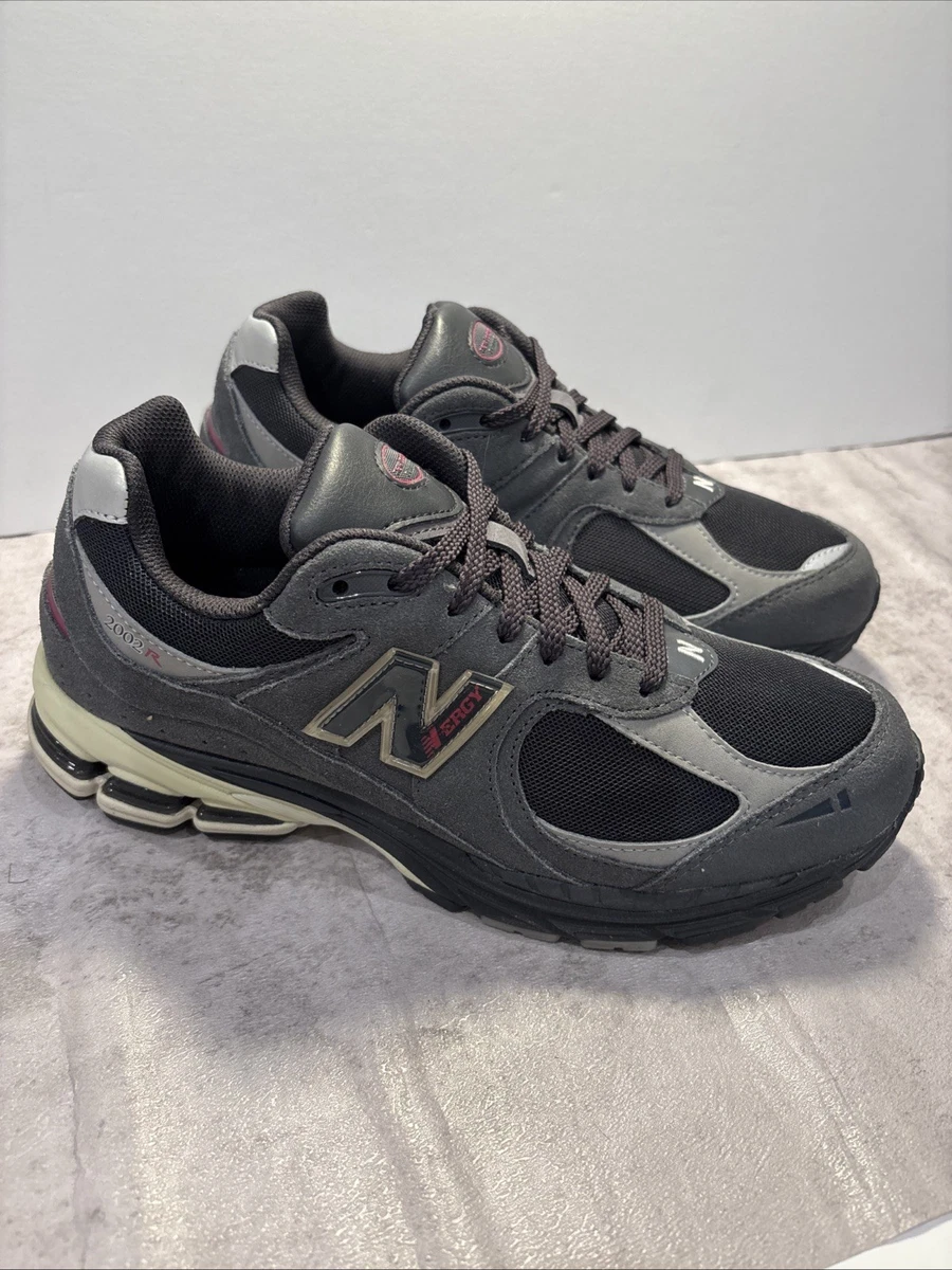 New Balance 2002R Magnet Gray Hi-Pink Men\'s Size 8.5 Shoes M2002RGV 2002R - Magnet/Hi-pink – Feature main image 2