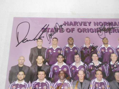 #T123. 2001 QUEENSLAND STATE OF ORIGIN RUGBY LEAGUE TEAM PICTURE - SIGNATURES - Picture 2 of 5