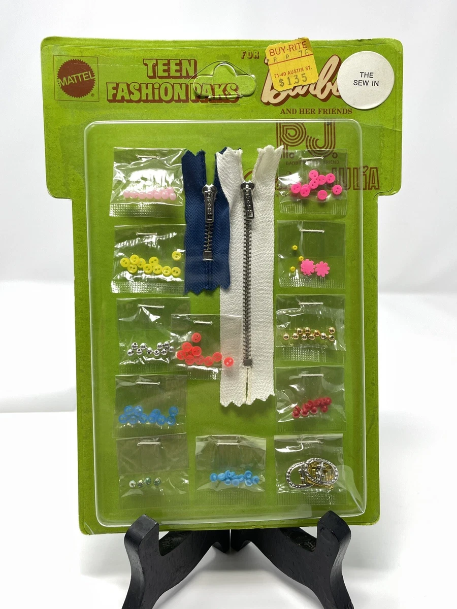 VINTAGE BARBIE PJ JULIA CHRISTIE TEEN FASHION PAK 1970 NRFC NRFP.