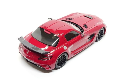 Minichamps 1:18 Mercedes-Benz SLS AMG Black Series in Mars Red - Picture 4 of 13