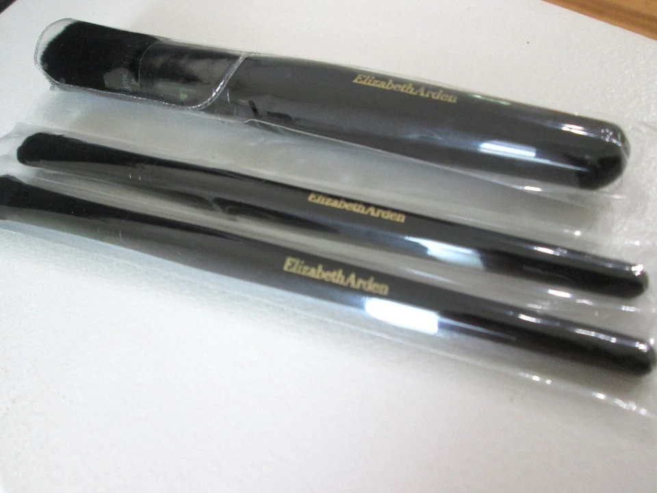 Juego de brochas de maquillaje Elizabeth Arden ~ 3 piezas ~ brochas de maquillaje ~ totalmente nuevas ~ BONITAS Foto 3 de 4