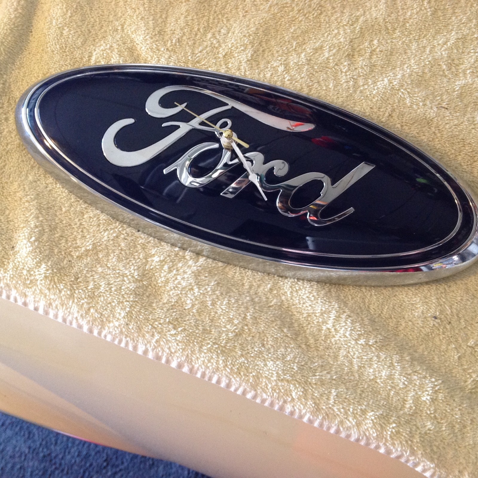 FORD EMBLEM WALL CLOCK MAN CAVE COLLECTIBLE