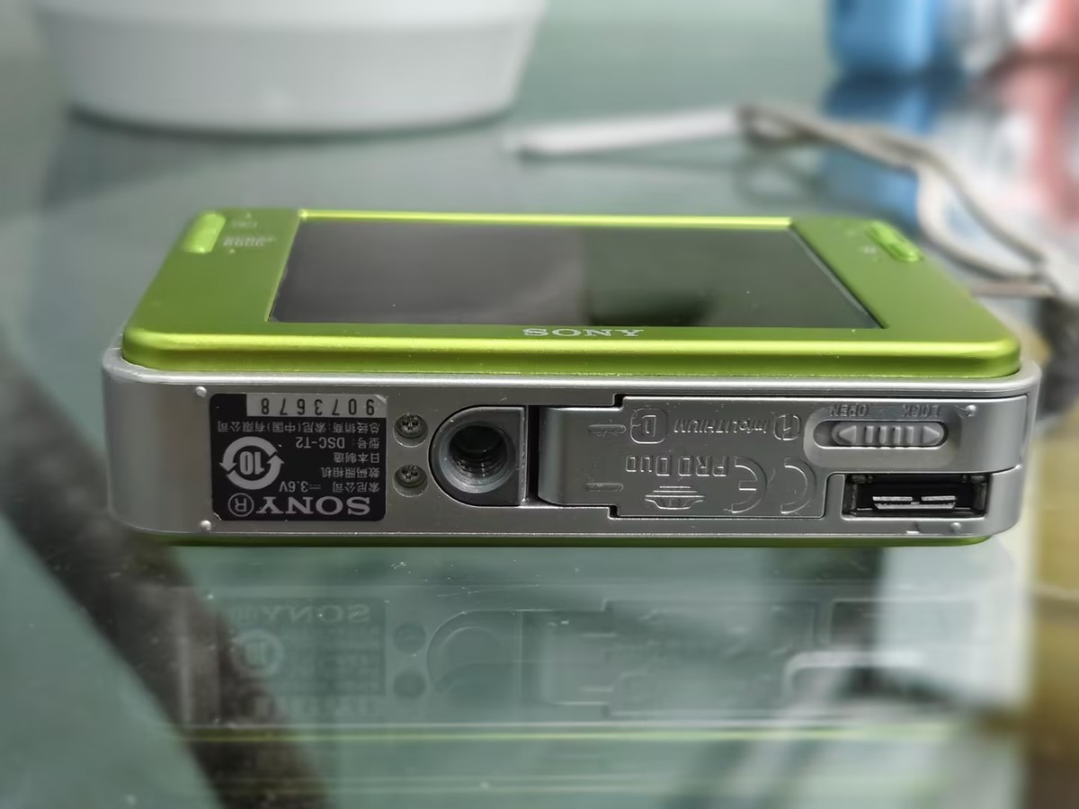 SONY Cyber-shot DSC-T2 8.1MP Digital Camera with 3x Optical Zoom