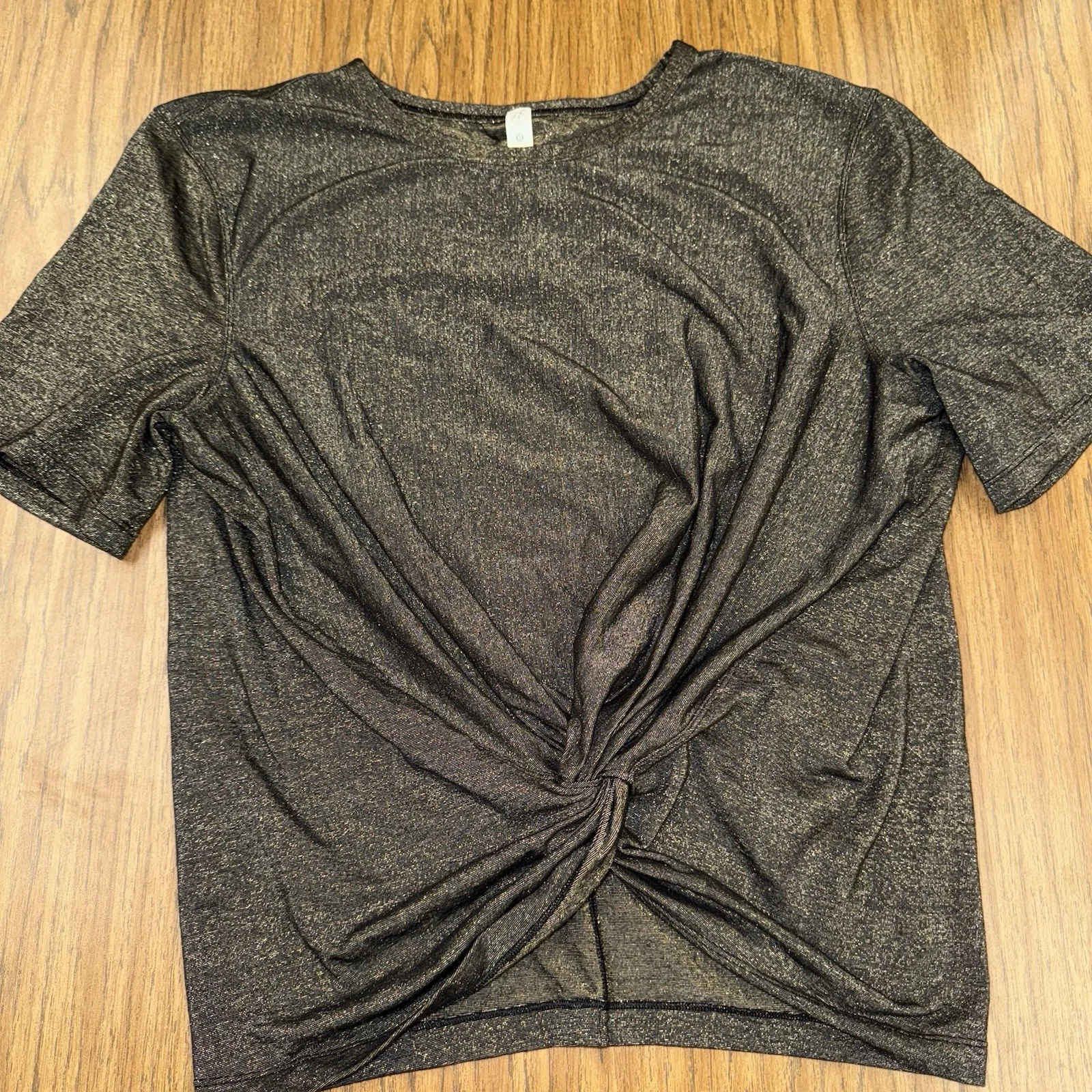 Lululemon Top Womens Sz 10 Metallic Spark Crescent Tee Gold Twist Front Pullover