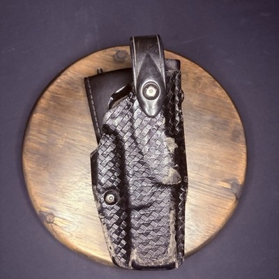 Safariland Glock 17/22 Duty Holster Right Hand Basketweave Locking