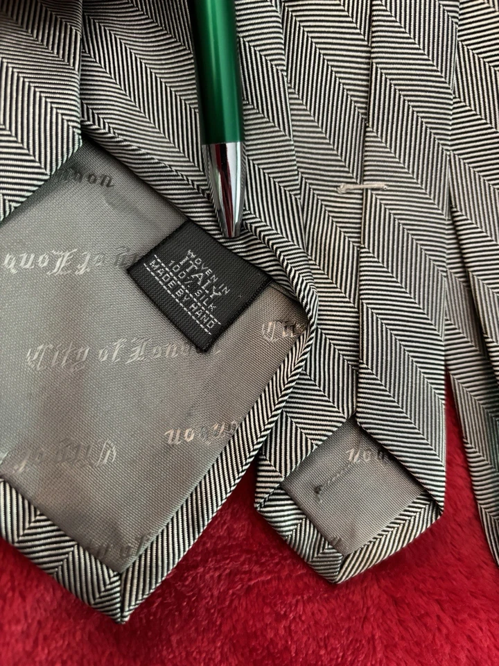 Corbata de seda Ferrell Reed City of London gris plata espiga hecha en Italia USADA Foto 4 de 4