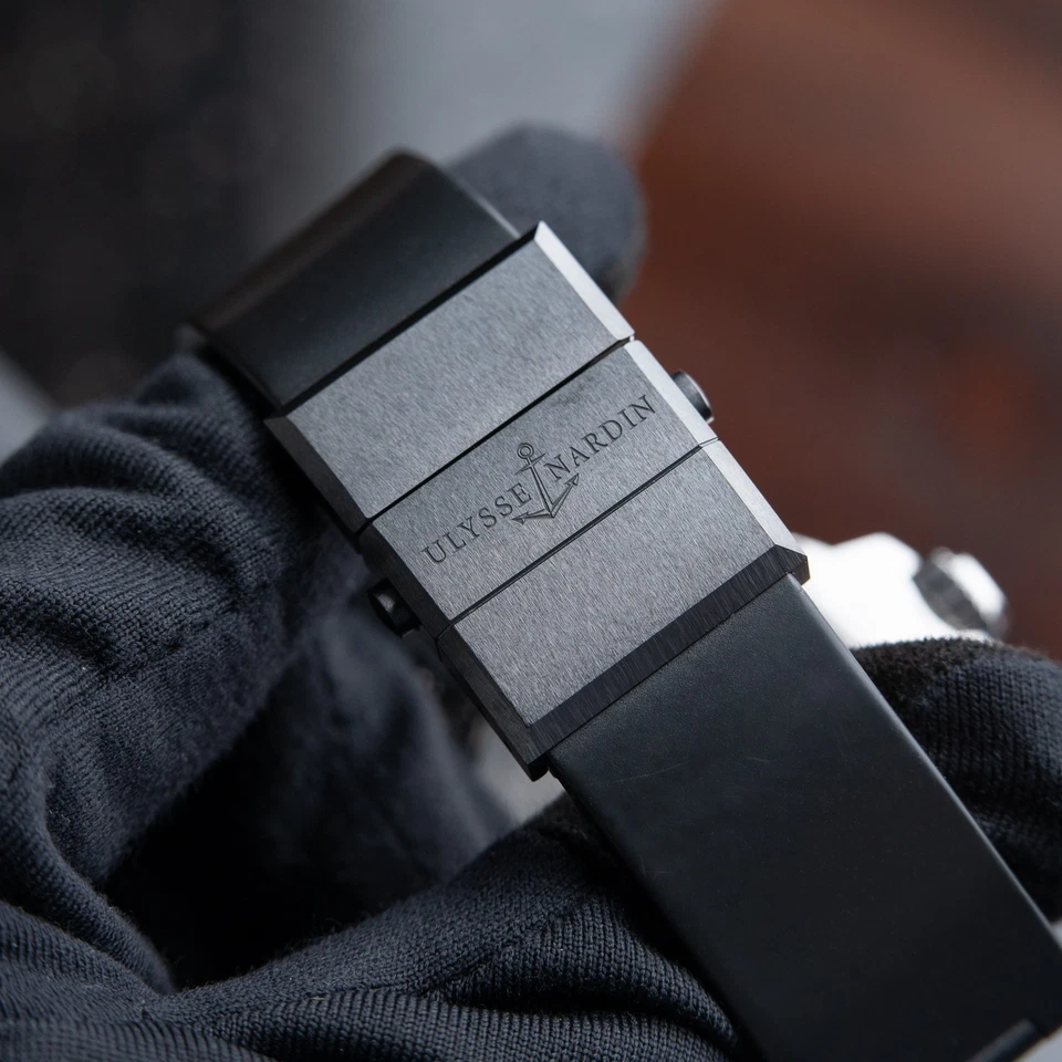 Ulysse Nardin 263-33 Maxi Cronómetro Marino 'Medallas de Oro' Edición Onda Negra Foto 3 de 4