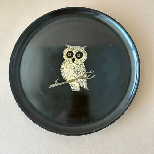 Bandeja para servir vintage Couroc 10 3/8" con incrustación de búho en rama en negro satinado 1960 - Imagen 1 de 10