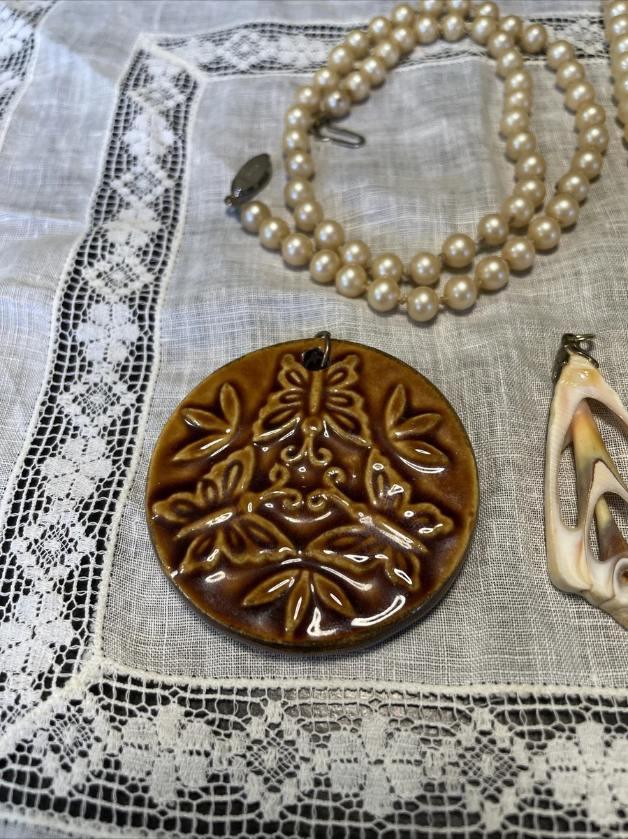 Vintage Crafting Jewelry Faux Pearls Necklace Pottery Butterfly Pendant BEA2-27
