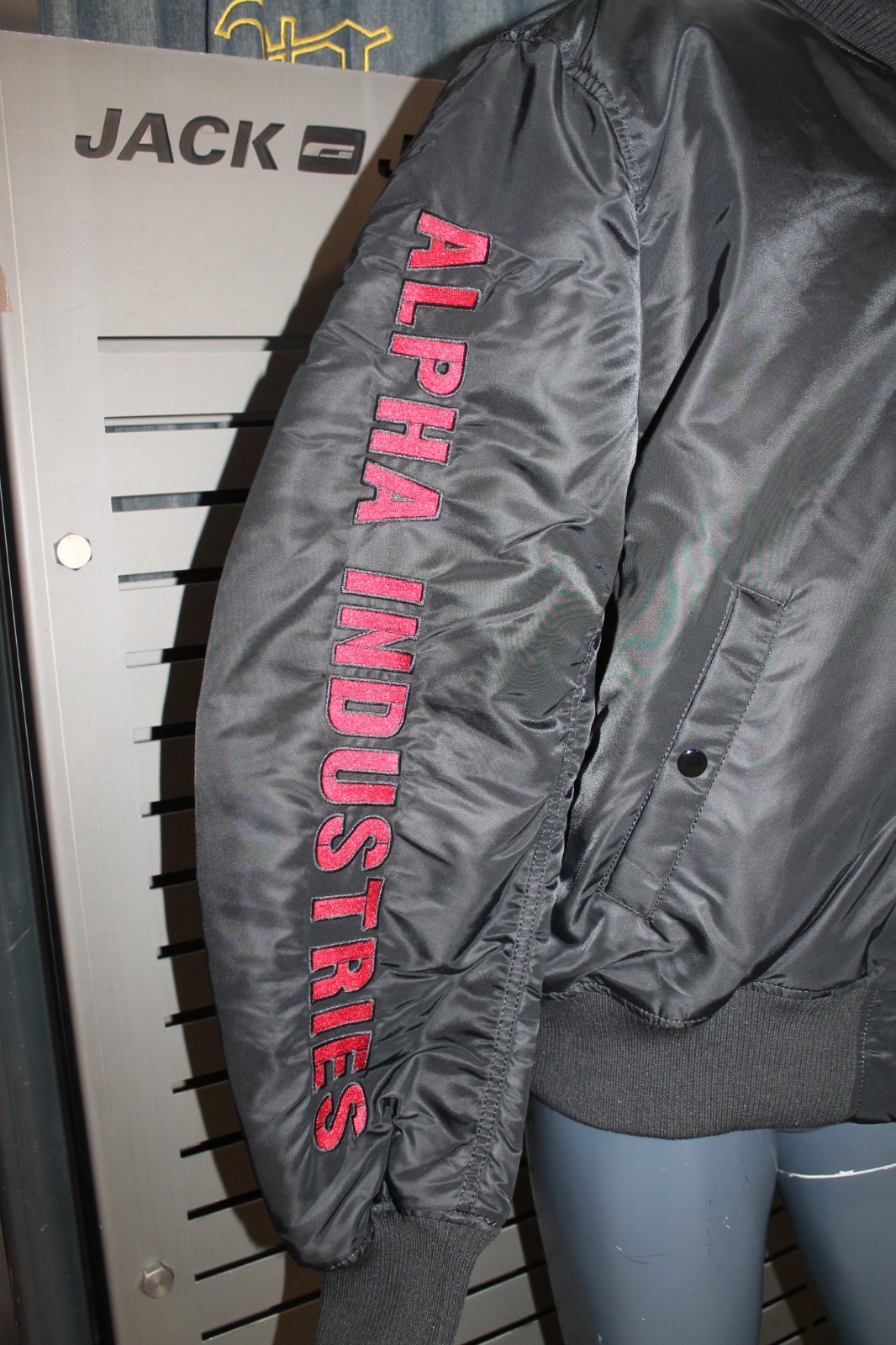 Alpha Industries MA-1 D-Tec SE 133104/94 Black/Red New with Arm Inscription! image 4