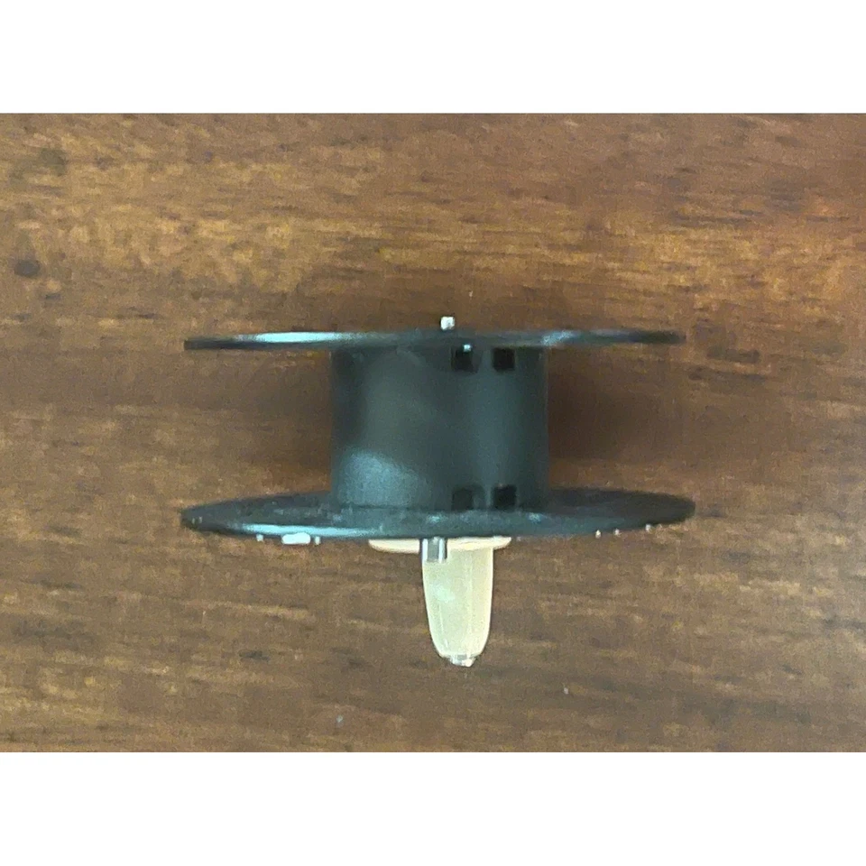 Pflueger Medalist by Shakespeare Fly Fishing Spare Reel Spool 1494 / 001 - Image 4 of 4