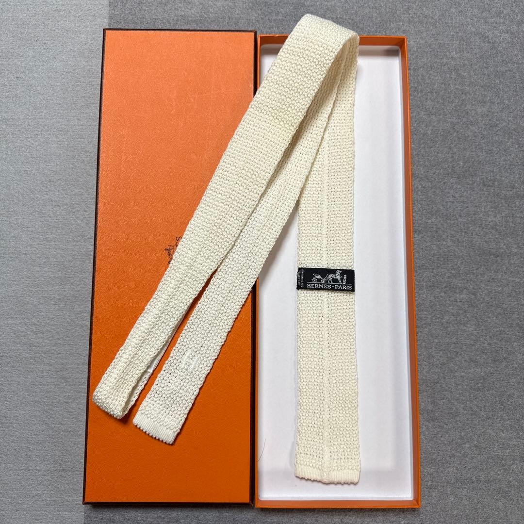 Excellent condition HERMES tie solid H pattern kn… - image 2
