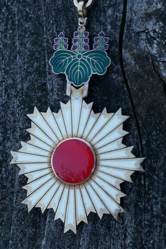Vintage WWII Japanese Order of The Rising Sun Enameled Medal w/ Heavy 14k Clasp - Picture 14 of 20