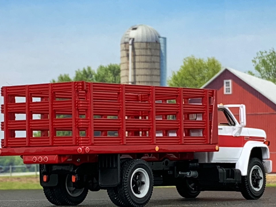 1/64 DCP 白色/红色 GMC 6500 单轴支架床 — 第 2/4 张图片