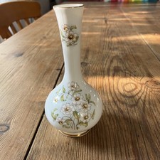 Queensway Fine Bone China 5" Bud Vase Marguerite Vintage Flowers