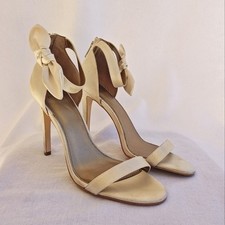 Belle Badgley Mischka Cream Champagne High Heels Ankle Bow Satin 7.5