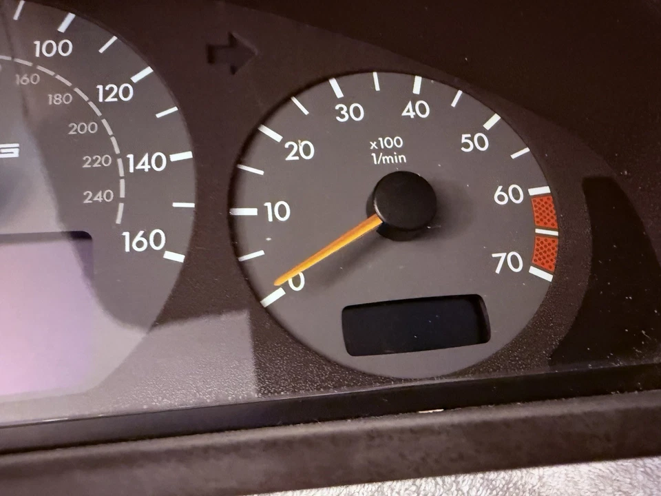 Velocímetro original Mercedes Benz E55 AMG W210 Cluster MPH 210 540 37 11 Foto 3 de 4