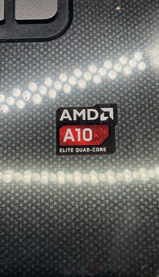 Portátil HP Pavilion 17 AMD A10 cuatro núcleos 17,3" sin disco duro gráficos Radeon Foto 4 de 4