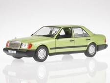 Mercedes W124 300E grün diecast model car IXO 1/43