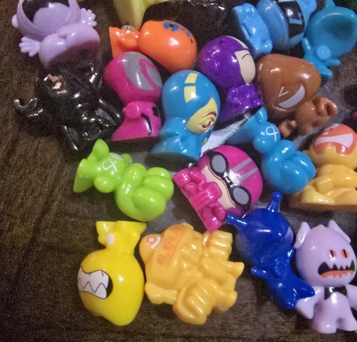 HUGE Lot Vintage Gogo's Crazy Bones Miniature Figures Collectible