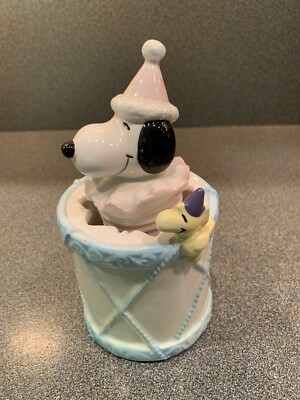 Vintage Schmid Peanuts Snoopy Clown in Pop-up Cake Music Box Vintage Schmid Peanuts Snoopy Clown in Pop-up Cake Music Box