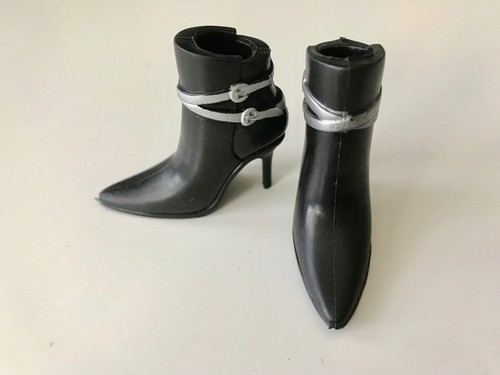 Nueva Muñeca Bratz Chica Negro Plata Tacón Alto Botas Zapatos Botines De  Reemplazo | eBay