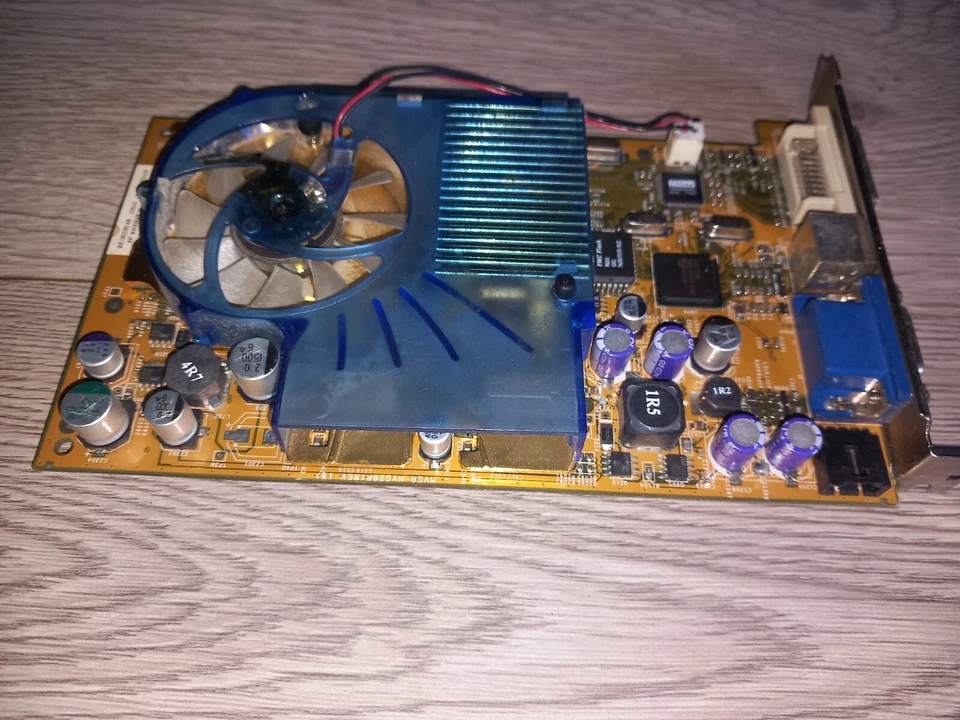 LOTE Prolink PixelView GeForce4 Ti 4200 AGP 128MB y MSI 7300GT AGP TD256 Foto 3 de 4