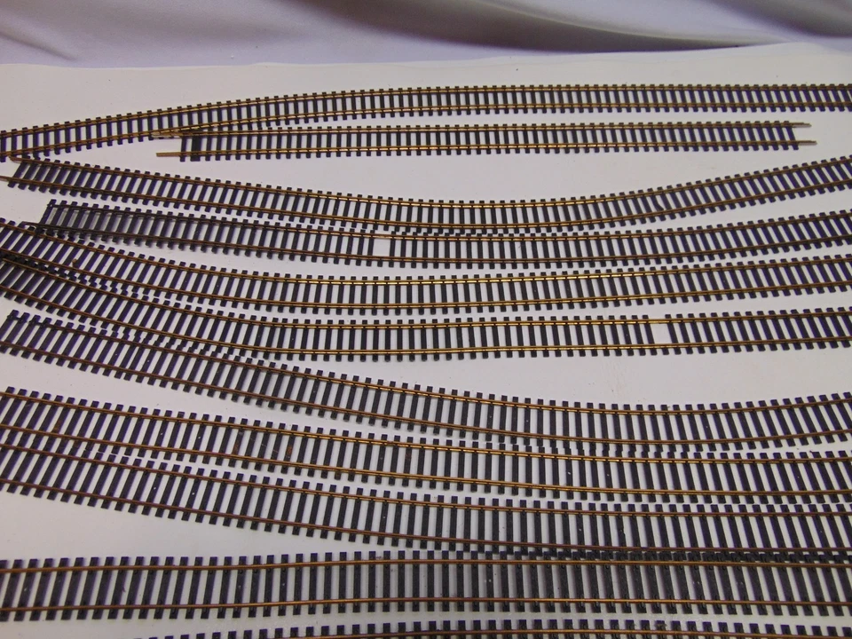 Lot of Vintage 15 Atlas Train Track Flex Tracks bends curves 35" D ,4,260,104 - Image 3 of 4