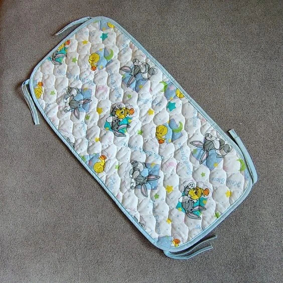 Vtg 90s Baby Looney Tunes Quilted Stroller Liner Crib Pad Bassinet Mat w/ Straps
Opens in a new wind
