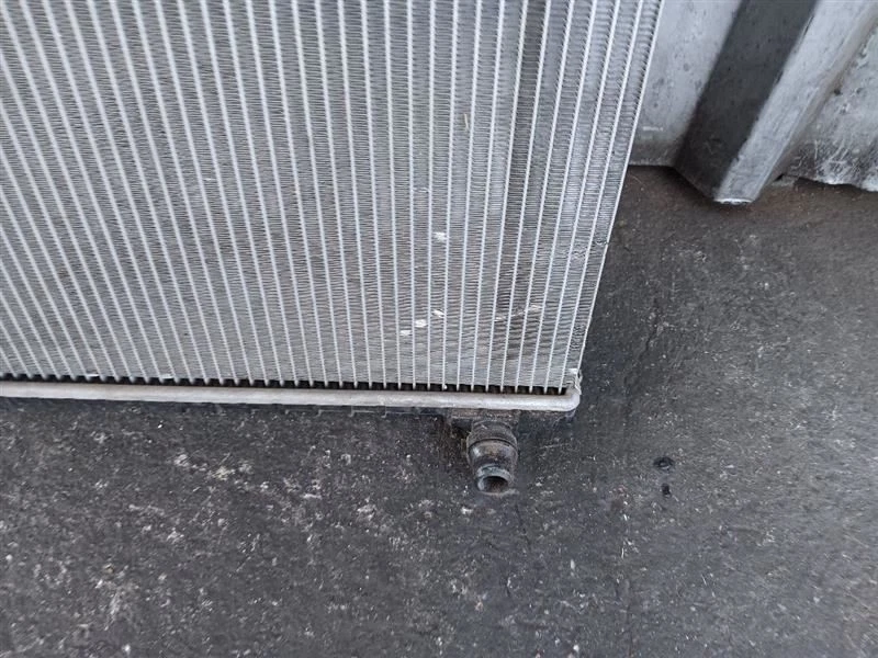 Radiador 16-19 Jaguar XF 3,0 L GX638005AB Foto 3 de 4