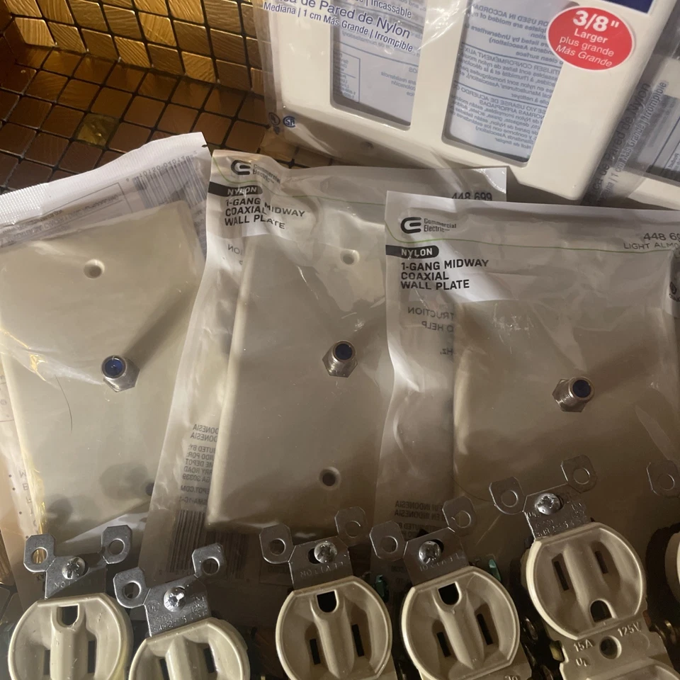 Lote de 42 tomas de corriente Leviton, placas de pared/placas de pared coaxiales a granel mejoras para el hogar Foto 3 de 4