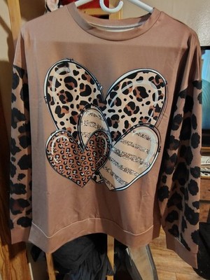 Free Shipping Women's Sweatshirt Leopard Animal Print Hearts Size Large