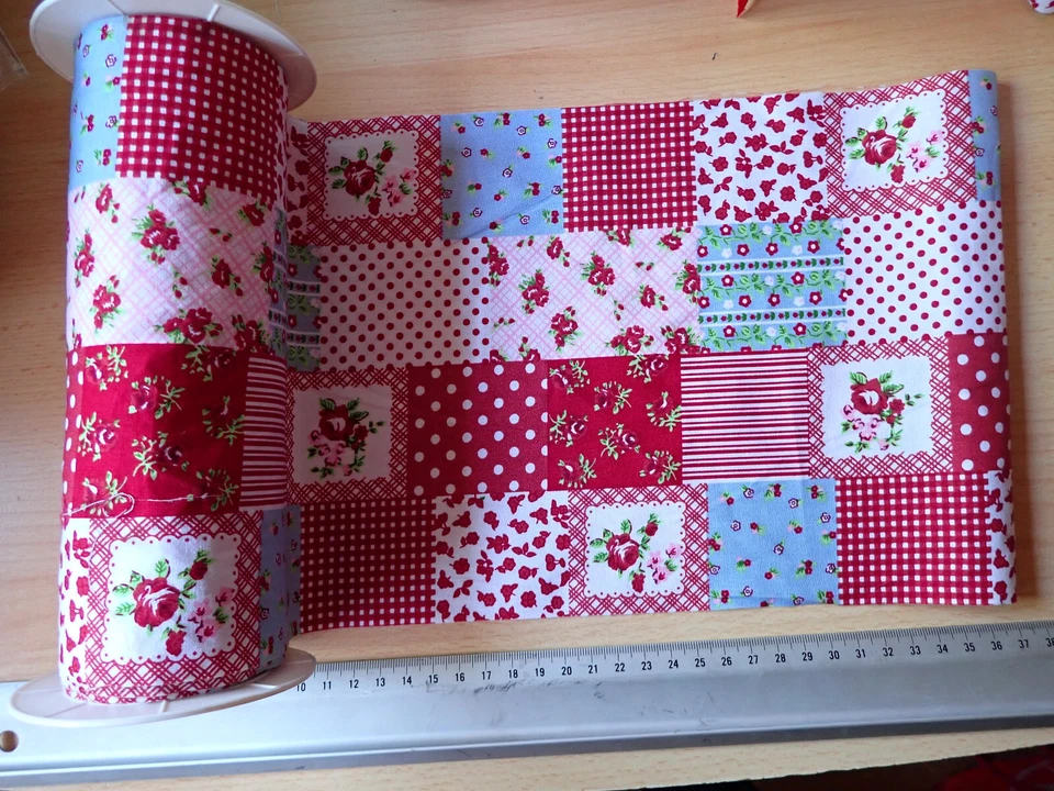 1 m CREApop Tischband Patchwork rot - Hobby Fun - Baumwollstoff 20cm breit