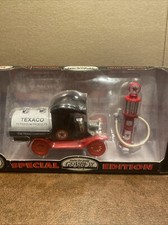Gearbox 1912 Ford Model T Oil Tanker Coin Bank 1/21 and Wayne gas pump replica