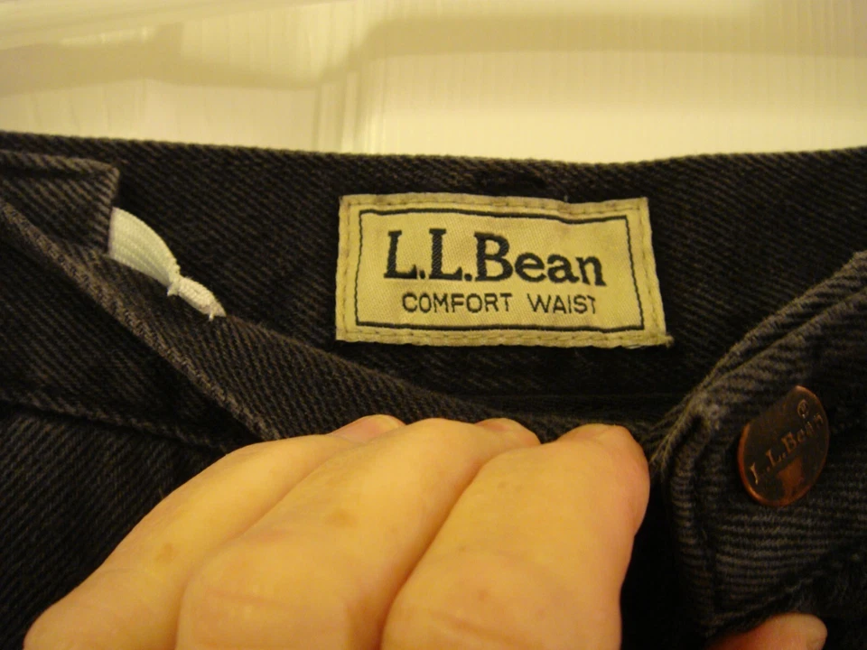Men's L. L. Bean Comfort Waist Black Jeans Size 42 x 31 Tag says 32" - Image 3 of 4