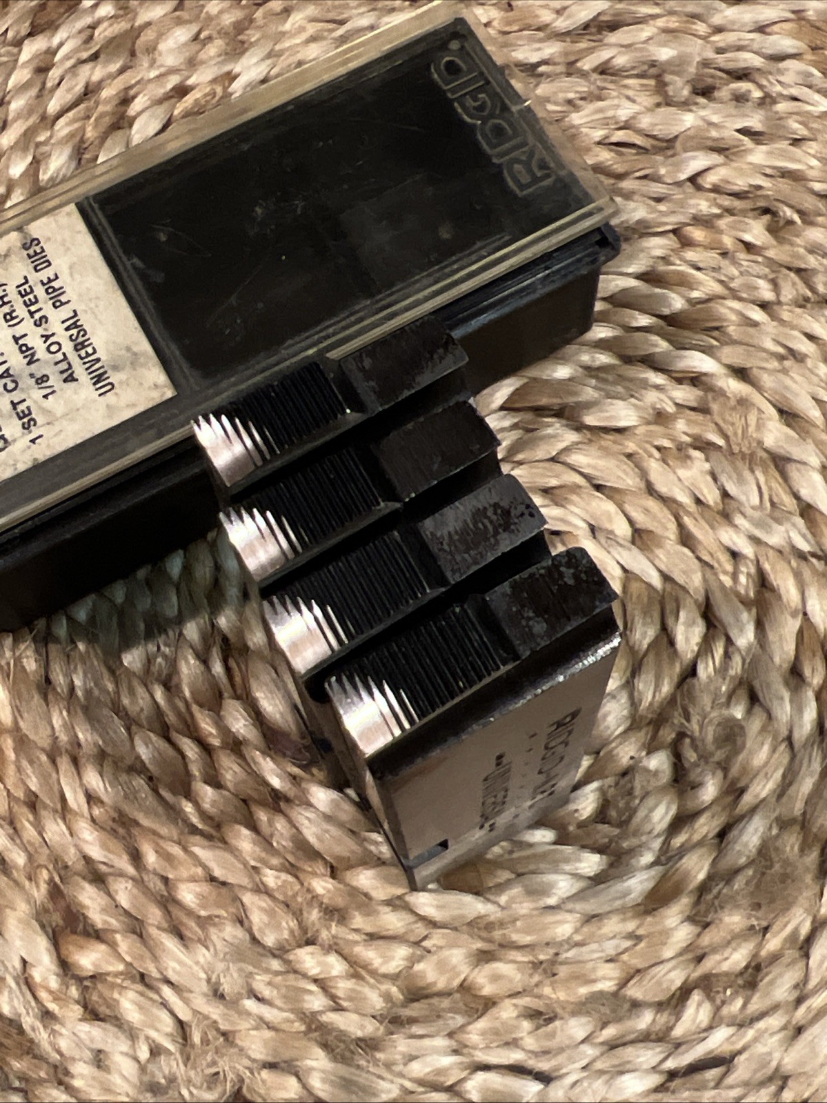 Ridgid 47735 1/8" NPT Alloy RH 27 TPI Universal Pipe Threader Dies (loc:C2)