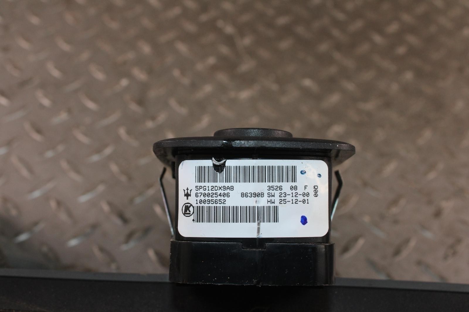 Maserati Ghibli 2014-2019 Left Door lock switch P/N 670025406