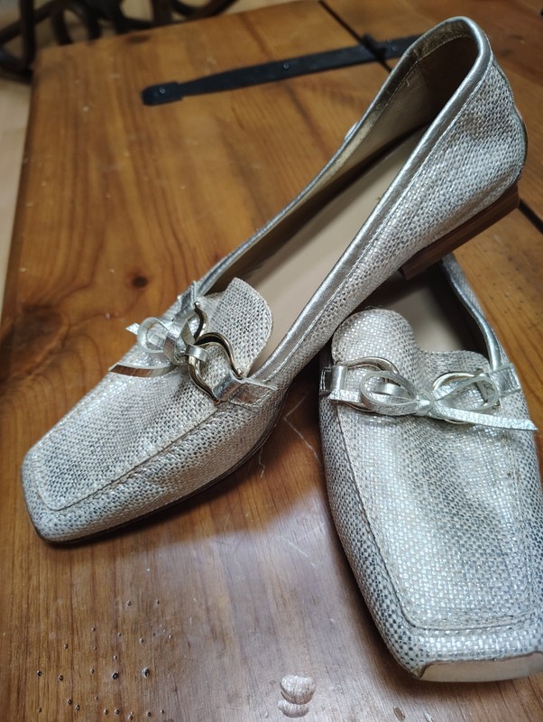Kate Spade NEW YORK – Metallic  Loafers.  Super soft.  New $260 9   9