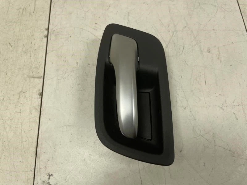 Chrysler 300 2013 manija de puerta interior trasera izquierda lado del conductor OEM+ Foto 4 de 4