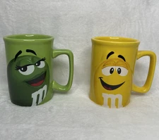 M&M’s Mars Coffee Mugs Set Of 2 Green Yellow 2012 M & M