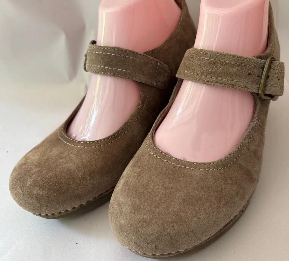 Zapato de cuña DANSKO "Sandra" Mary Jane Comfort gamuza topo talla 39 EE. UU. 8,5-9 Foto 3 de 4