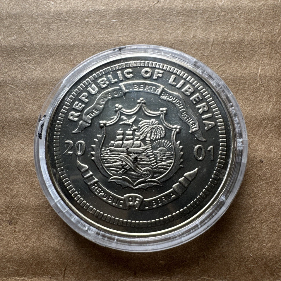 Republic of LIBERIA 10 dollar coin 2001 The President Of USA WITH COA - Image 3 of 4