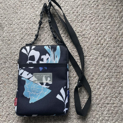 Levi's Shoulder Bag For Women Limited Edition Vintage Rare Model VHTF Pre-owned