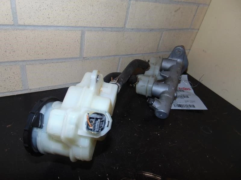 Brake Master Cylinder Fits 11-15 CR-Z 1715633 Foto 3 de 4