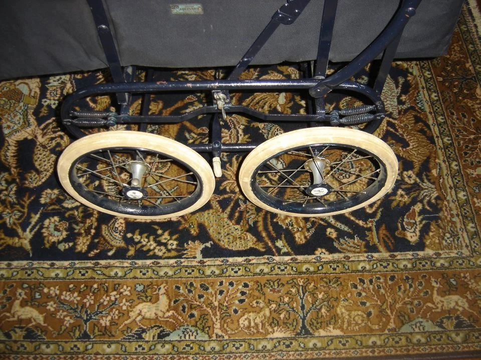 Magnifique Poussette landau Anglaise vintage des années 60 signé Marmet - Photo 4/4