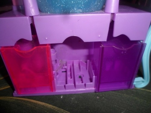 Barbie Mattel 2010 Beauty Salon Hairdressing Sink mirror stool,chair,doll,dryer - Picture 5 of 6