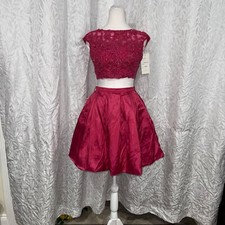 SHERRI HILL hot pink two piece set size 2 fit to flair beaded open back lace top